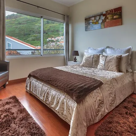 Violetta Villa *