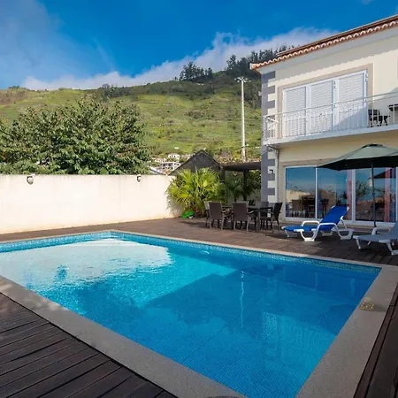 Violetta Villa